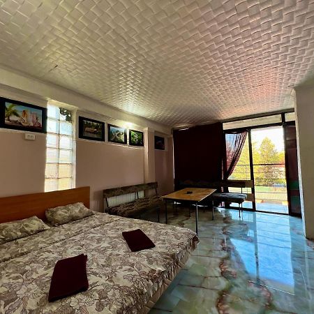 Smile Guesthouse Tiflis Exterior foto
