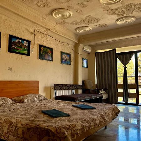 Smile Guesthouse Tiflis Exterior foto